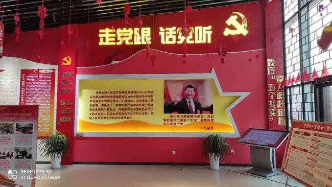 男子高速行驶遇障碍物,认为早晚会出事下车搬离